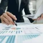 Navigating the Risk-Reward Equation in Mergers and Acquisitions: Unveiling the Dynamics of Financing Models